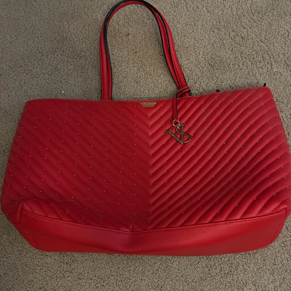 VICTORIA SECRET Studded V-Quilt Large Tote Bag In Red New without ticket
